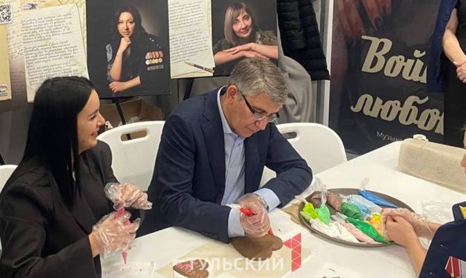 Дмитрий Миляев расписал пряник для участников СВО