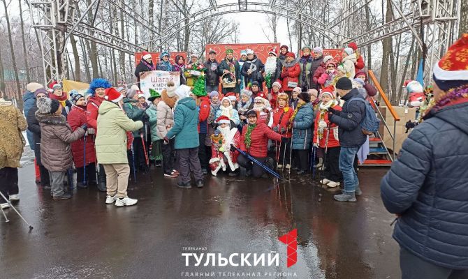 Деды Морозы устроили флешмоб в Комсомольском парке Тулы