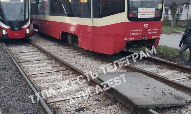 В Туле из-за отвалившегося куска асфальта встало движение трамваев