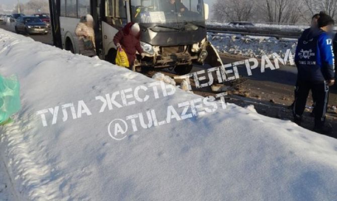На Восточном обводе в Туле произошло ДТП с участием автобуса 10Л