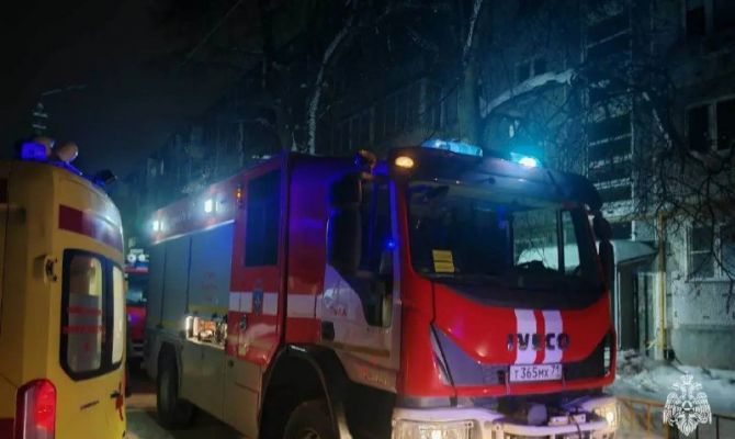 Появилось видео с места возгорания в доме на улице Софьи Перовской