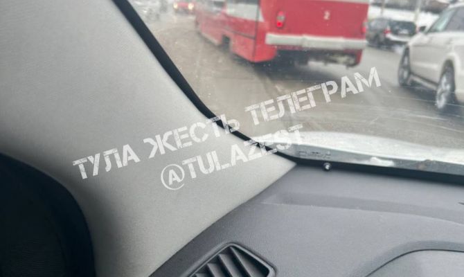 На Демидовской плотине в Туле трамвай сошел с рельсов