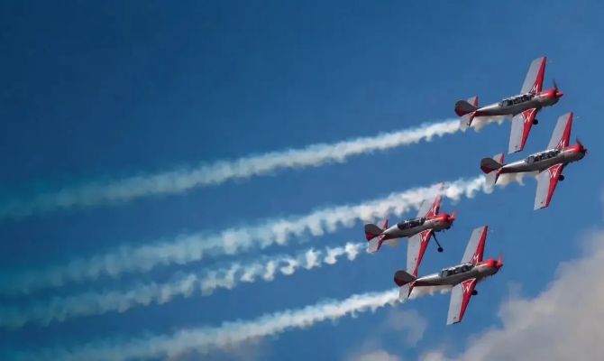 5 самолетов устроят "небесный балет" над Тулой