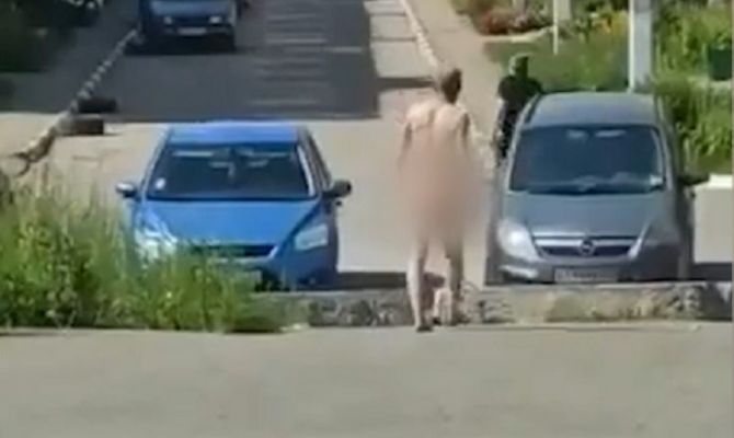 По улицам Кимовска прогулялся голый мужчина