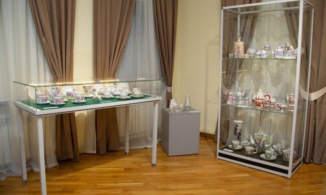 В Туле открылась выставка дулевского фарфора