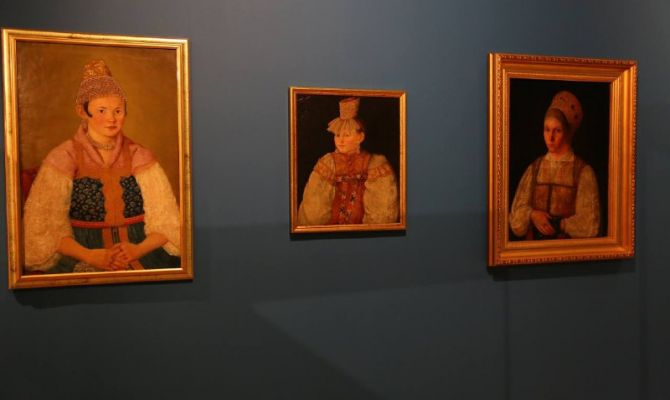 Портреты купцов 18 века впервые вывезли из музея ради выставки в Туле