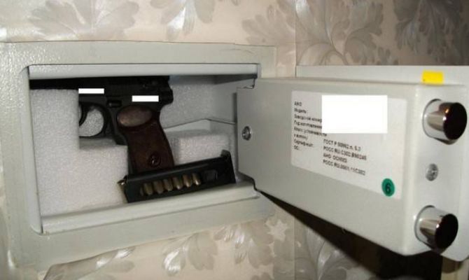 Гражданское оружие в России предлагают закрывать на несколько замков