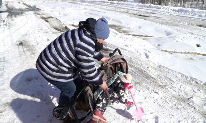 «Не следят от слова «совсем»: туляки не могут заставить УК убрать снег и лед возле дома