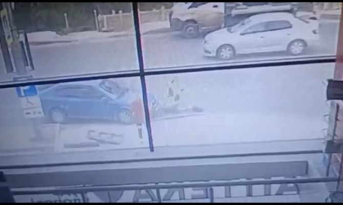 В Туле иномарка сбила женщину с ребенком: видео