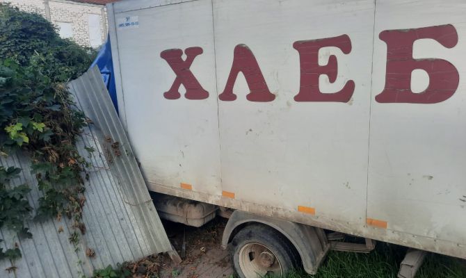 В Туле водитель без прав устроил ДТП на неисправной грузовой «Газели»