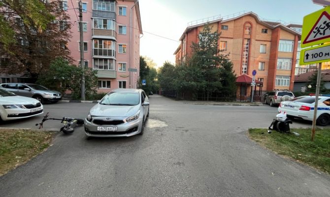 В Туле водитель «Kia Ceed» сбил 17-летнюю девушку на самокате
