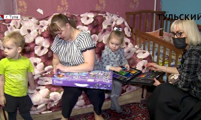 Многодетная семья из Тулы получила подарки