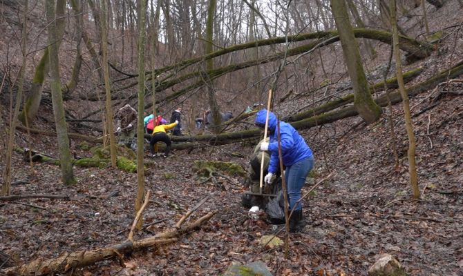 Культурный десант: туляки очистили территории музеев и памятники истории от мусора