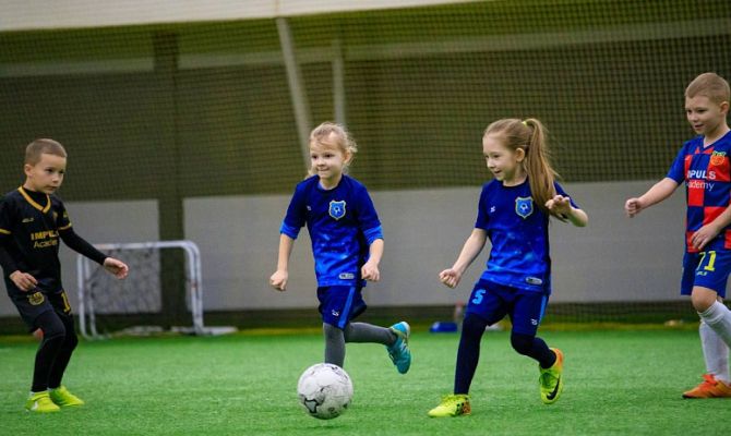 Юных тулячек приглашают на бесплатные занятия по футболу