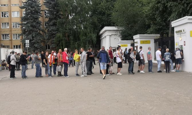Туляки выстроились в очереди за билетами на первый матч "Арсенала" в сезоне 2022/23