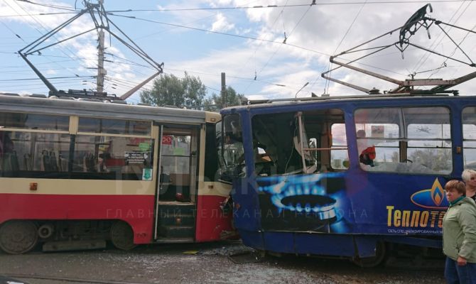 В Туле произошло лобовое столкновение двух трамваев