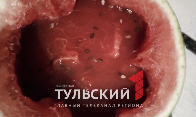 В «Спаре» тулячке продали гнилой 8-килограммовый арбуз