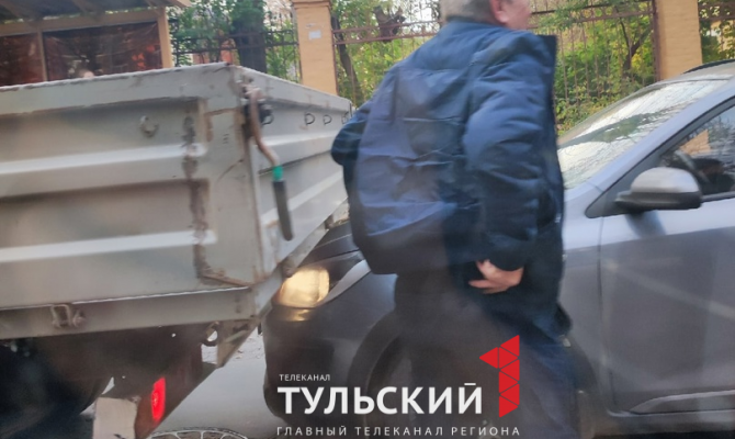 На перекрестке улиц Мира и Оружейной в Туле столкнулись «ГАЗель» и легковушка