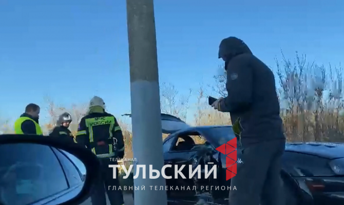 В Туле Toyota Supra вылетела на встречную и врезалась в опору ЛЭП