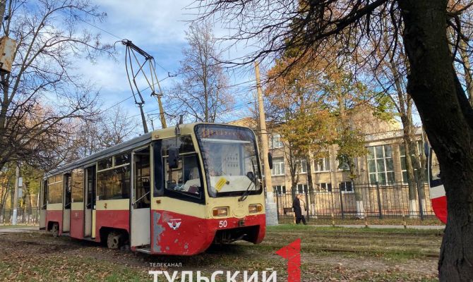 В Туле на ул. Фридриха Энгельса трамвай сошел с рельсов