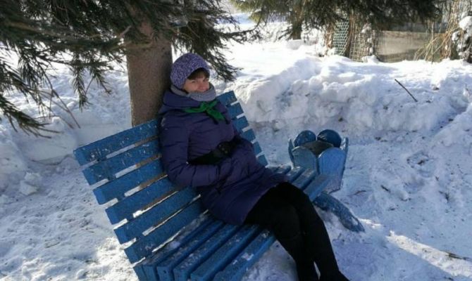 Из использованных бахил научились делать скамейки