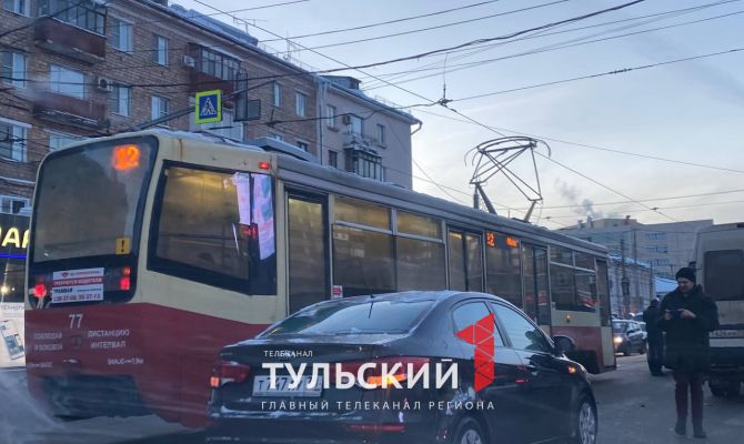 В Туле на ул. Советской произошло тройное ДТП