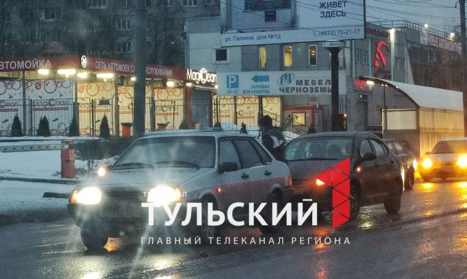 В Туле на улице Рязанской из-за ДТП перекрыто движение по левому ряду
