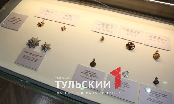 Тулякам покажут знак ордена Льва и Солнца и ордена Святых Станислава и Анны
