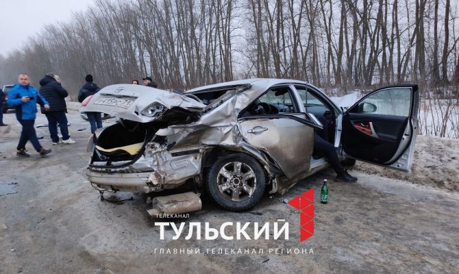 В массовом ДТП под Тулой на Новомосковском шоссе пострадали подросток и двое взрослых