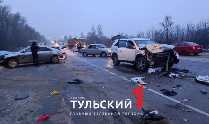 Под Тулой на Новомосковском шоссе произошло массовое ДТП
