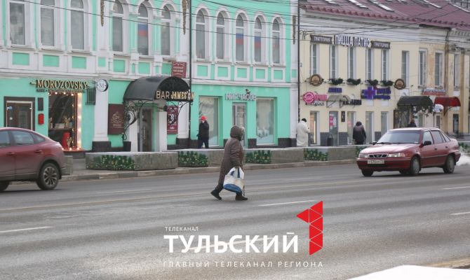 В Туле пенсионерка решила перейти проспект Ленина по своим правилам: видео