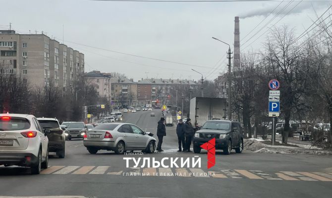 ДТП в центре Тулы перекрыло две полосы движения