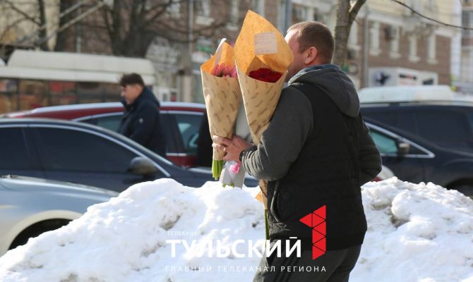 Стало известно, сколько туляки потратят на подарки к 8 Марта