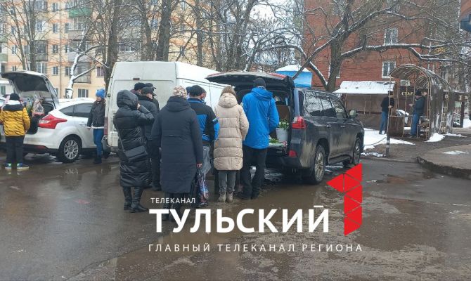 Полчаса в очереди: 8 марта в Туле начался "цветочный бум"