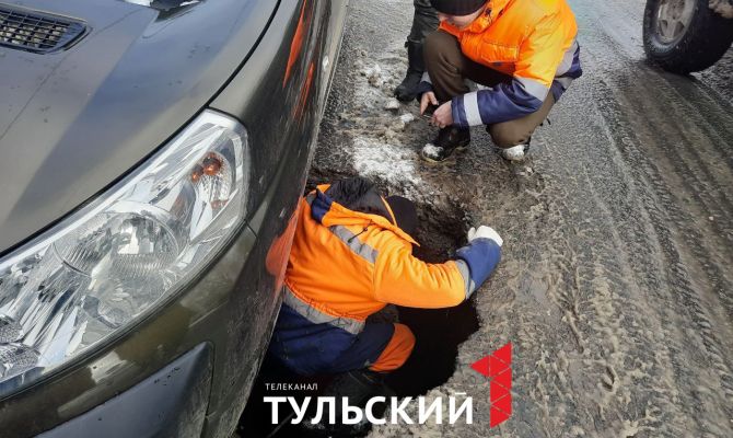 Администрация Тулы прокомментировала провал асфальта в центре города