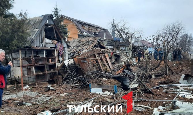 Полиция, обломки и разбитые стекла: что сейчас происходит на месте взрыва в Киреевске