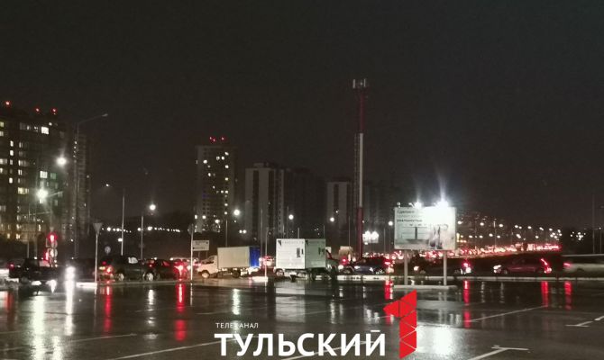 Вечером в пятницу 12 декабря Тула окрасилась в бордовый цвет