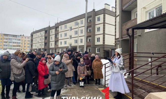 В Донском перед Новым годом 75 семей получили ключи от новых квартир