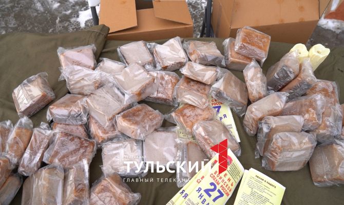 На улицах Тулы раздали "блокадный хлеб"