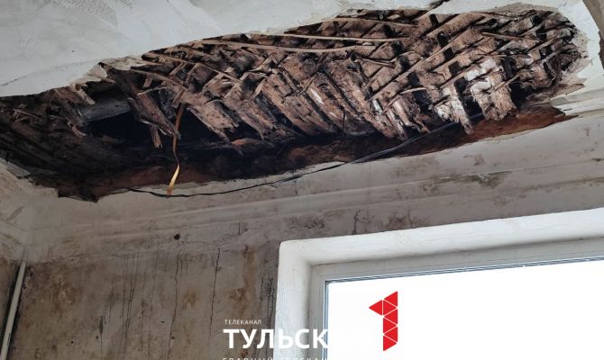 В жилом доме на Косой Горе обрушился потолок