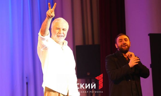 Для тулячек накануне 8 Марта спел Сосо Павлиашвили