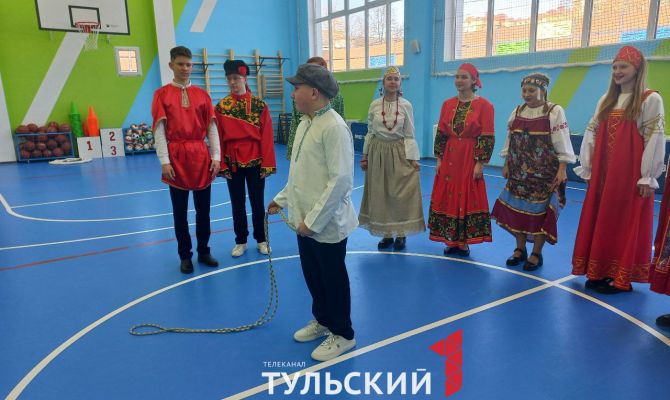 «Ручеек» и управление роботами: участники Всемирного фестиваля молодежи посетили Новомосковск