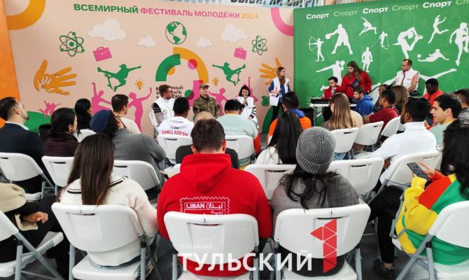 В Туле иностранные гости написали письмо бойцу СВО и приготовили сухой паек