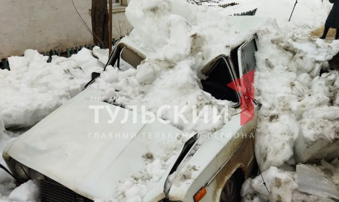 Прокуратура начала проверку по факту падения наледи на автомобиль в Узловой