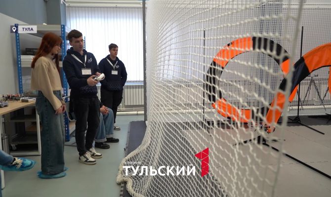 Тульские школьники попробовали себя в роли операторов БПЛА и веб-дизайнеров