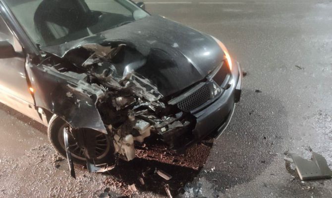 В Туле не поделили дорогу "Митсубиси" и фургон "Мерседес"