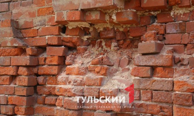 Туляки сообщили о разрушении части стены кладбища вокруг Всехсвятского собора