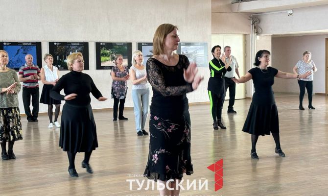В Туле пенсионеров приглашают на занятия бальными танцами