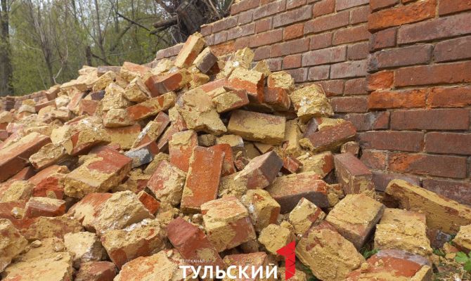 В Туле выровняют стену Всехсвятского кладбища