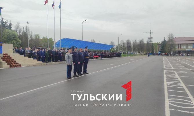 Губернатор Алексей Дюмин поздравил 106-ю дивизию ВДВ с 80-летием